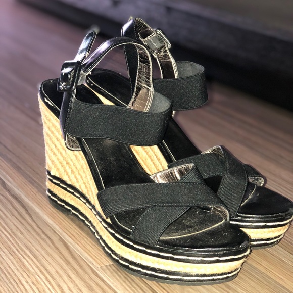 Size 8 black wedges - Picture 2 of 3